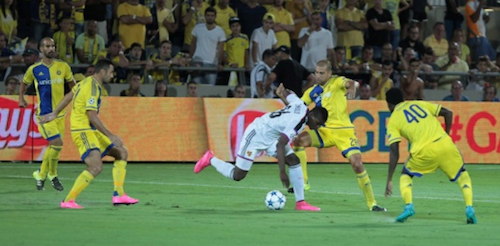 �}�b�J�r�e���A�r�u�͐�O���[�v�X�e�[�W�i�o