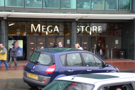 �}���`�F�X�^�[���i�C�e�b�h�@�`�P�b�g��z