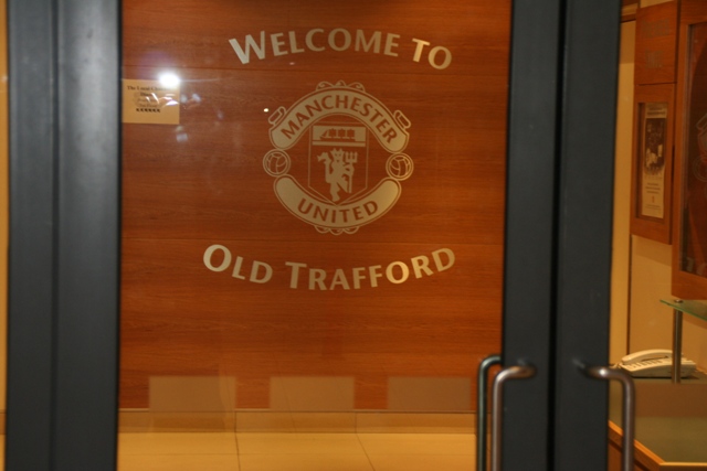 �}���`�F�X�^�[���i�C�e�b�h�@�`�P�b�g��z