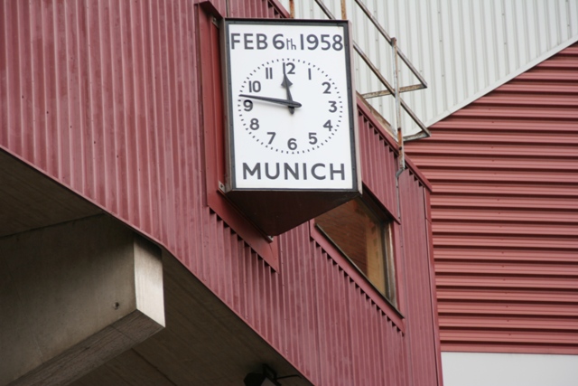 �}���`�F�X�^�[���i�C�e�b�h�@�`�P�b�g��z